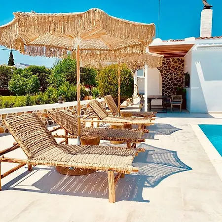 Дом отдыха Mythos Luxury Villa