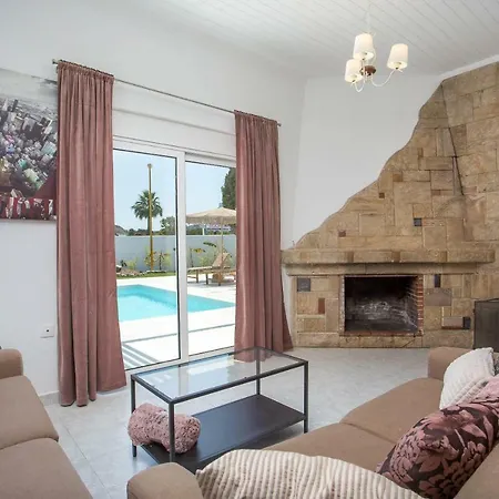 بيت للعطل Mythos Luxury *