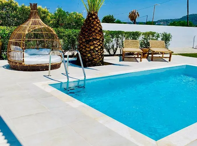 Mythos Luxury فاليراكي